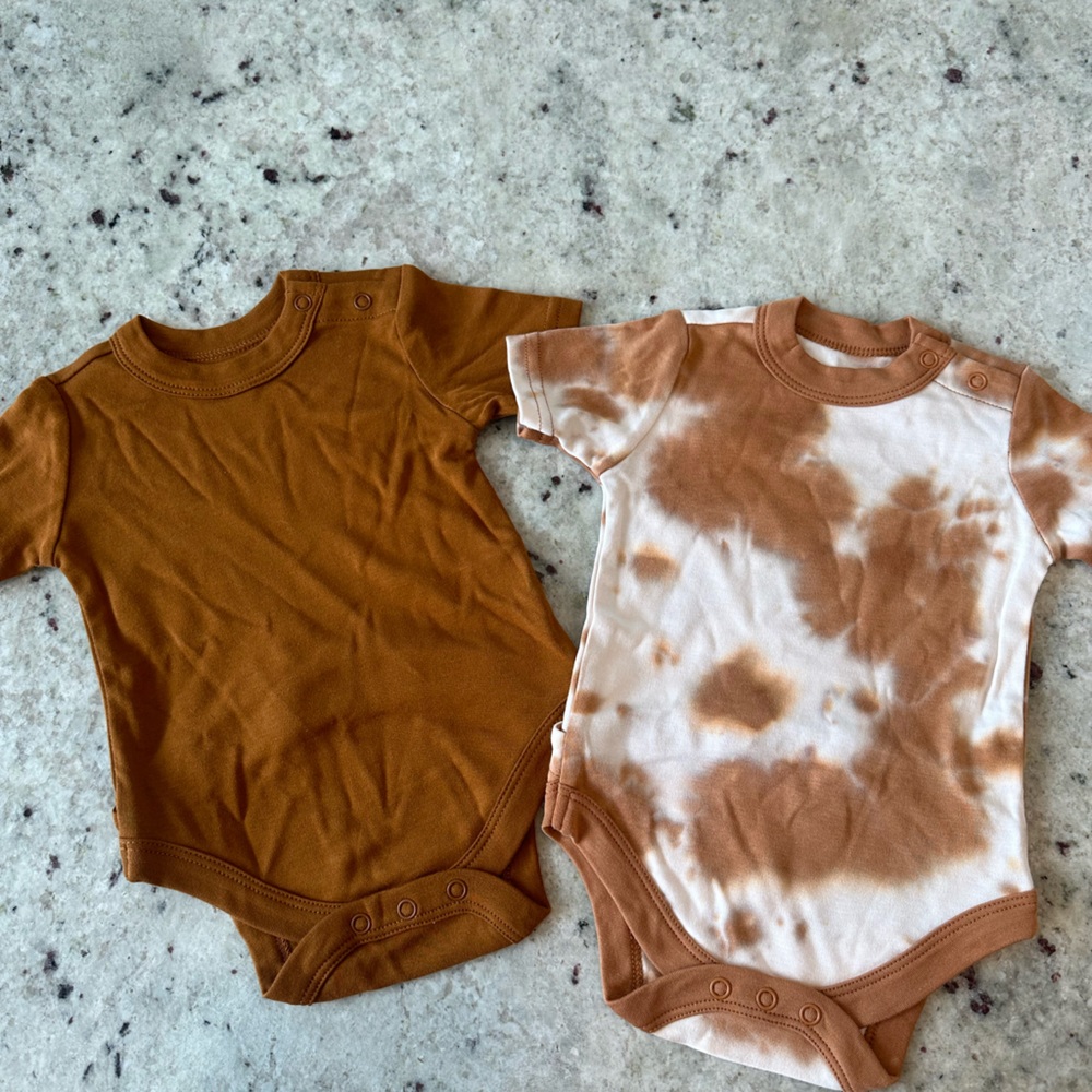 Goumi bodysuits size 0-3 months